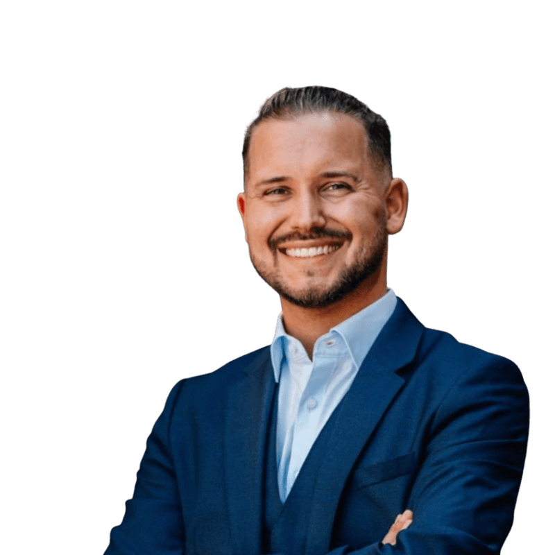 Portrait des Vertriebsleiters "Michael" von Damm Media in einem Königsblauen Anzug mit einem hellblauen Hemd ohne Krawatte.