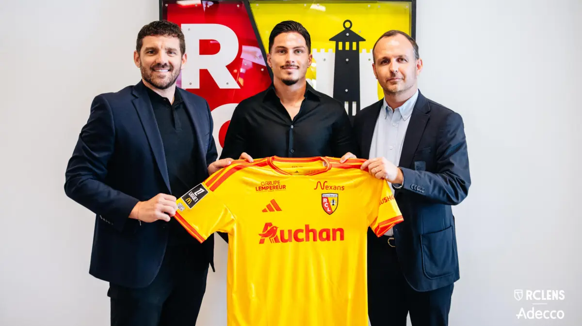 Reforço para a Champions: Lens garante Ivanović por empréstimo do Benfica