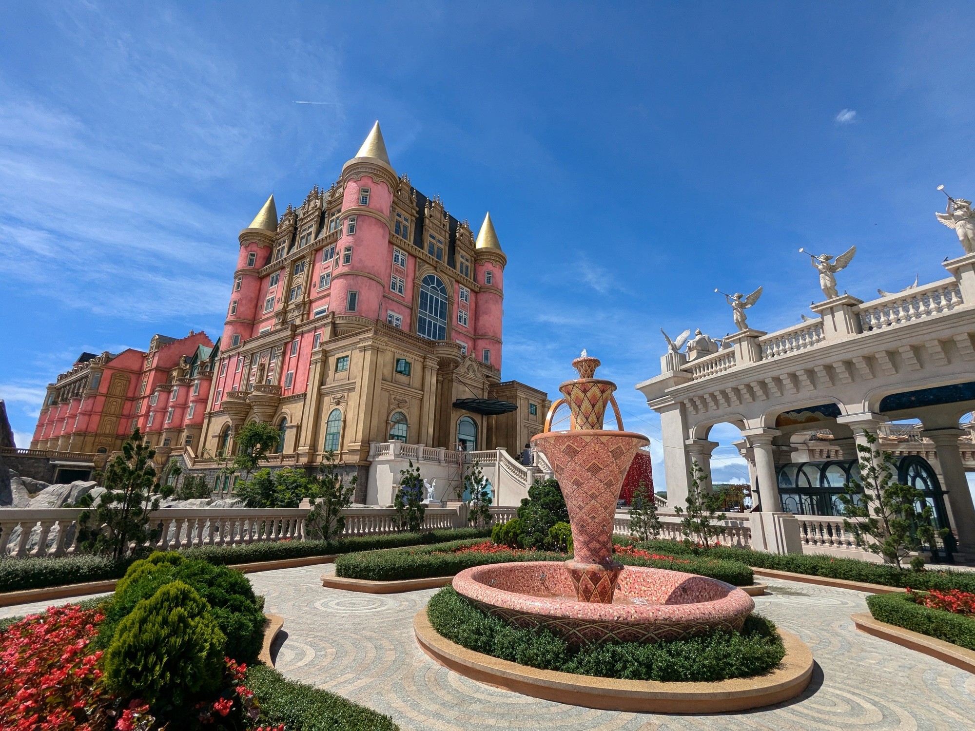 photography of dam during daytime