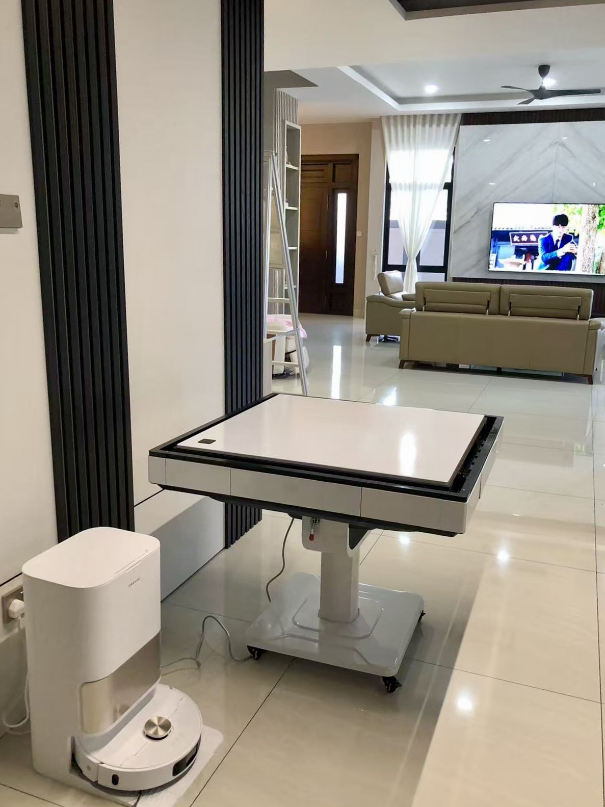 Minimalist fashion Llook