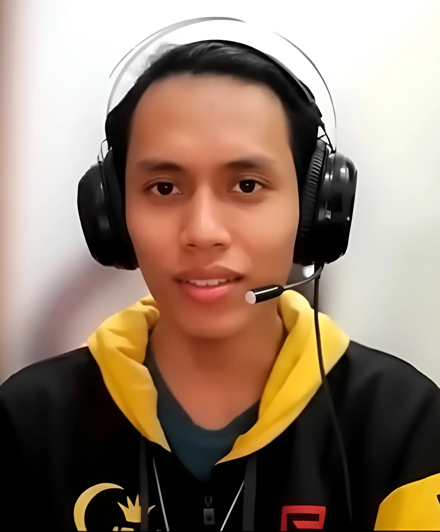 Saudara Amirul Naim, bekas pesakit buah pinggang, kelihatan sihat dan ceria sedang berkongsi pengalaman kesembuhan dengan air Kangen Water melalui sesi live streaming