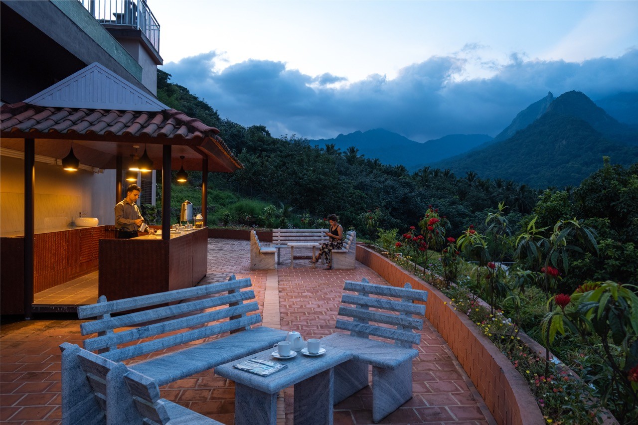 The Tea Shop at Au Revoir Resort – A serene open-air tea spot offering a breathtaking mountain view. Experience the best evening tea in a tranquil setting, making it the perfect relaxation spot. Discover the best tea shop near you in Palakkad
