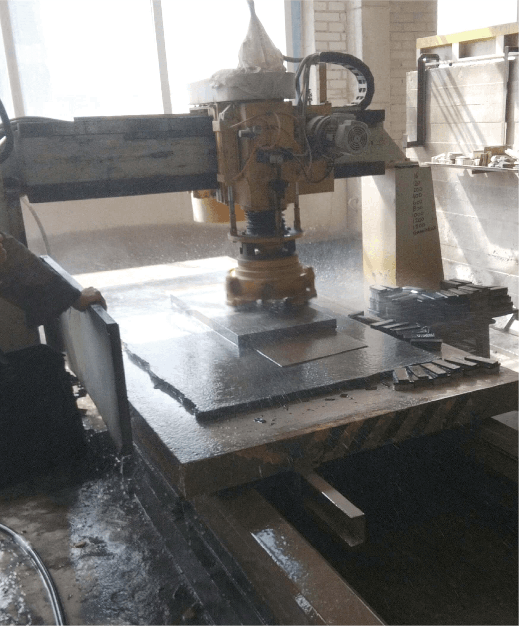 Close-up view of the Bridge Single Head Automatic Polisher in action, illustrating its precision and capability to polish large stone slabs with a maximum size of up to 3x2 meters.