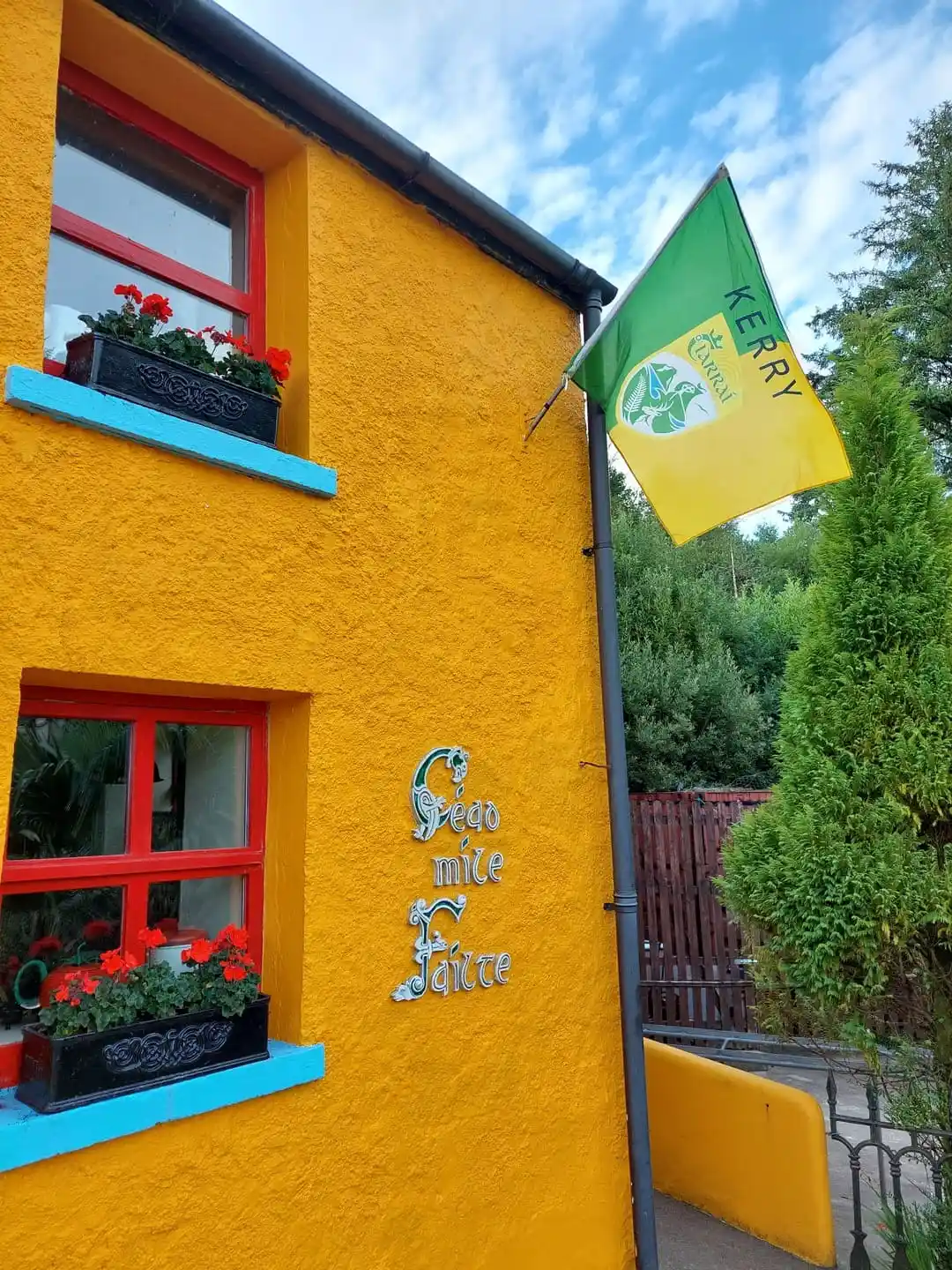 Exterior photo of the Strawberryfield wall that says 'Céad míle Fáilte'
