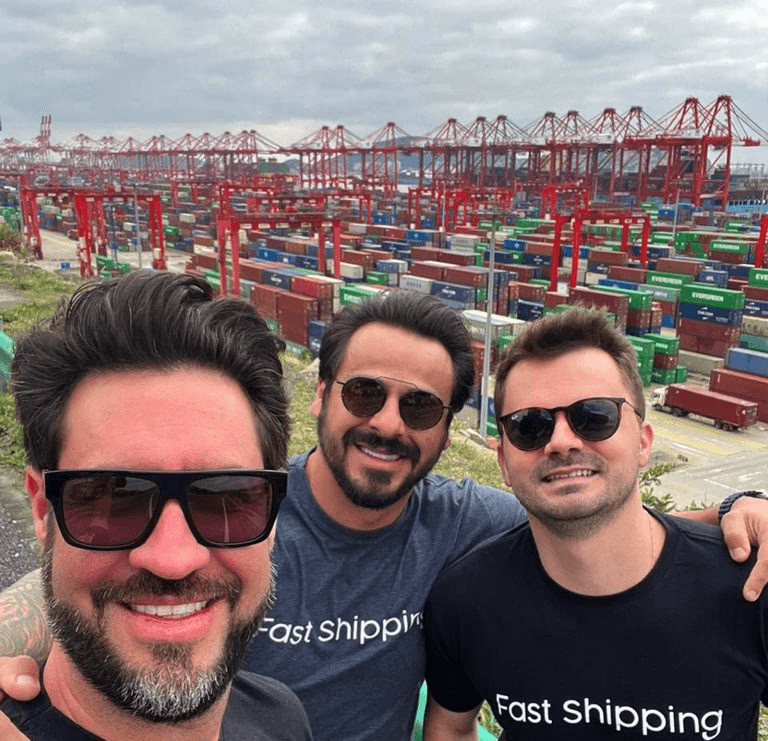 Equipe Fast Shipping em visita técnica ao Porto de Xangai.