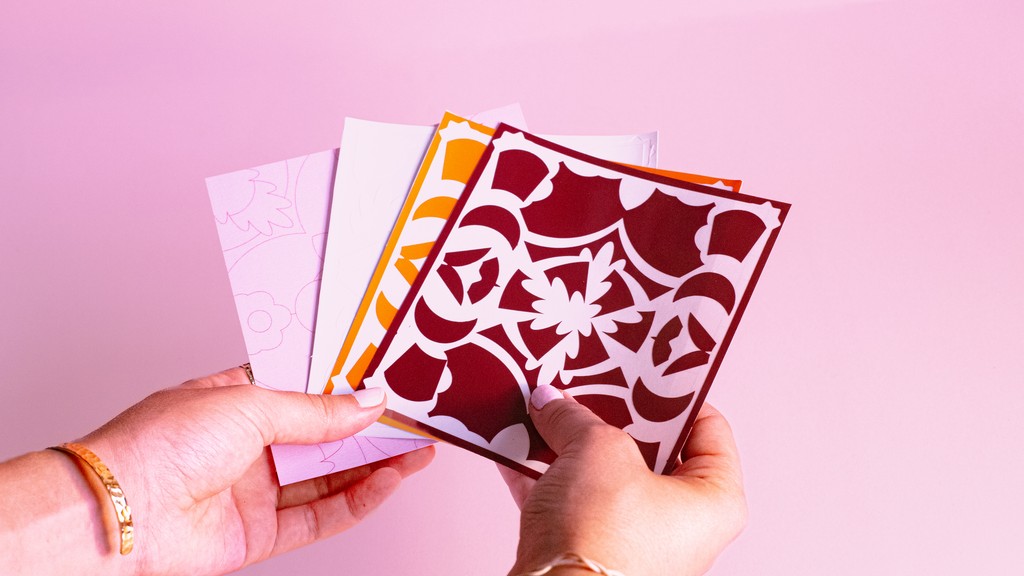 Menu du restaurant Au fil du goût, avec mise en page soignée, typographie claire et design graphique élégant. Chaque élément reflète l’identité visuelle du restaurant.