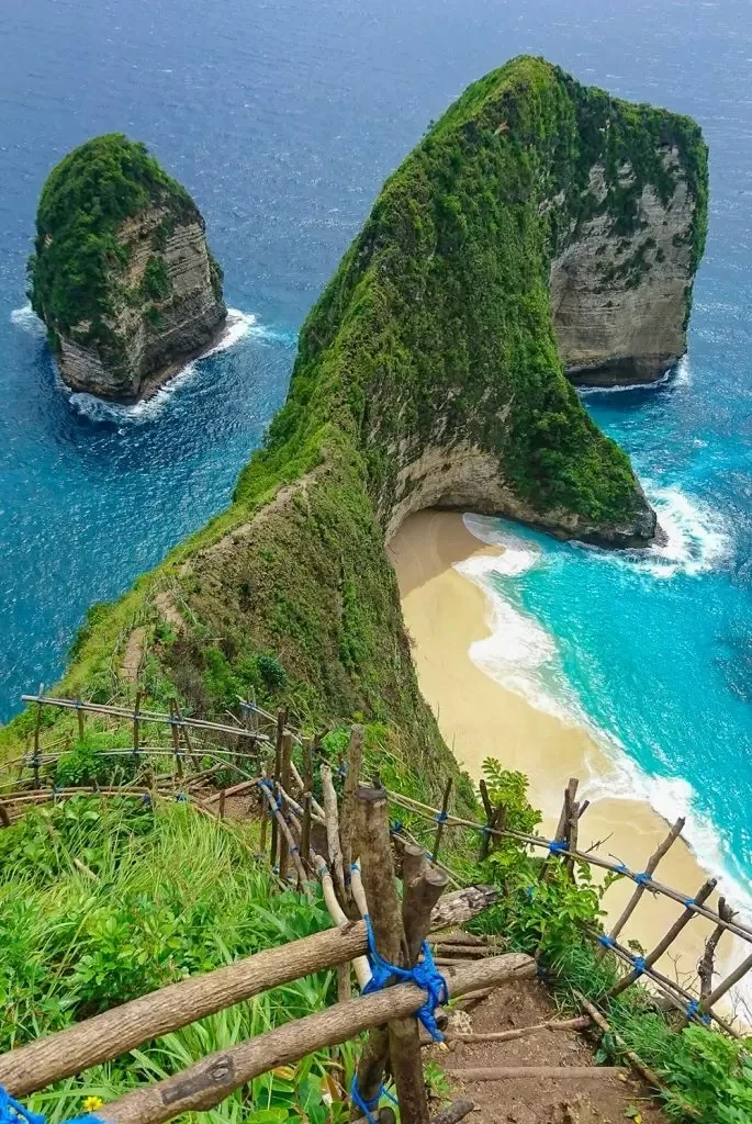 Famous T-Rex shaped coastal cliff.