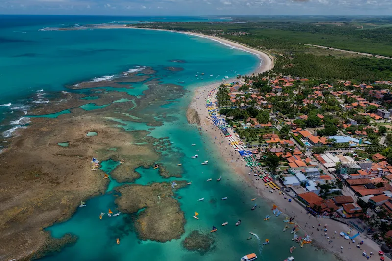 Vista aérea das piscinas naturais em Porto de Galinhas