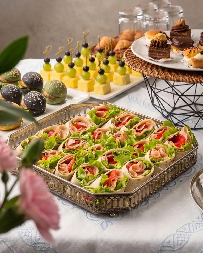 Mini wrap light de pavo y queso, catering saludable a domicilio en Santiago.