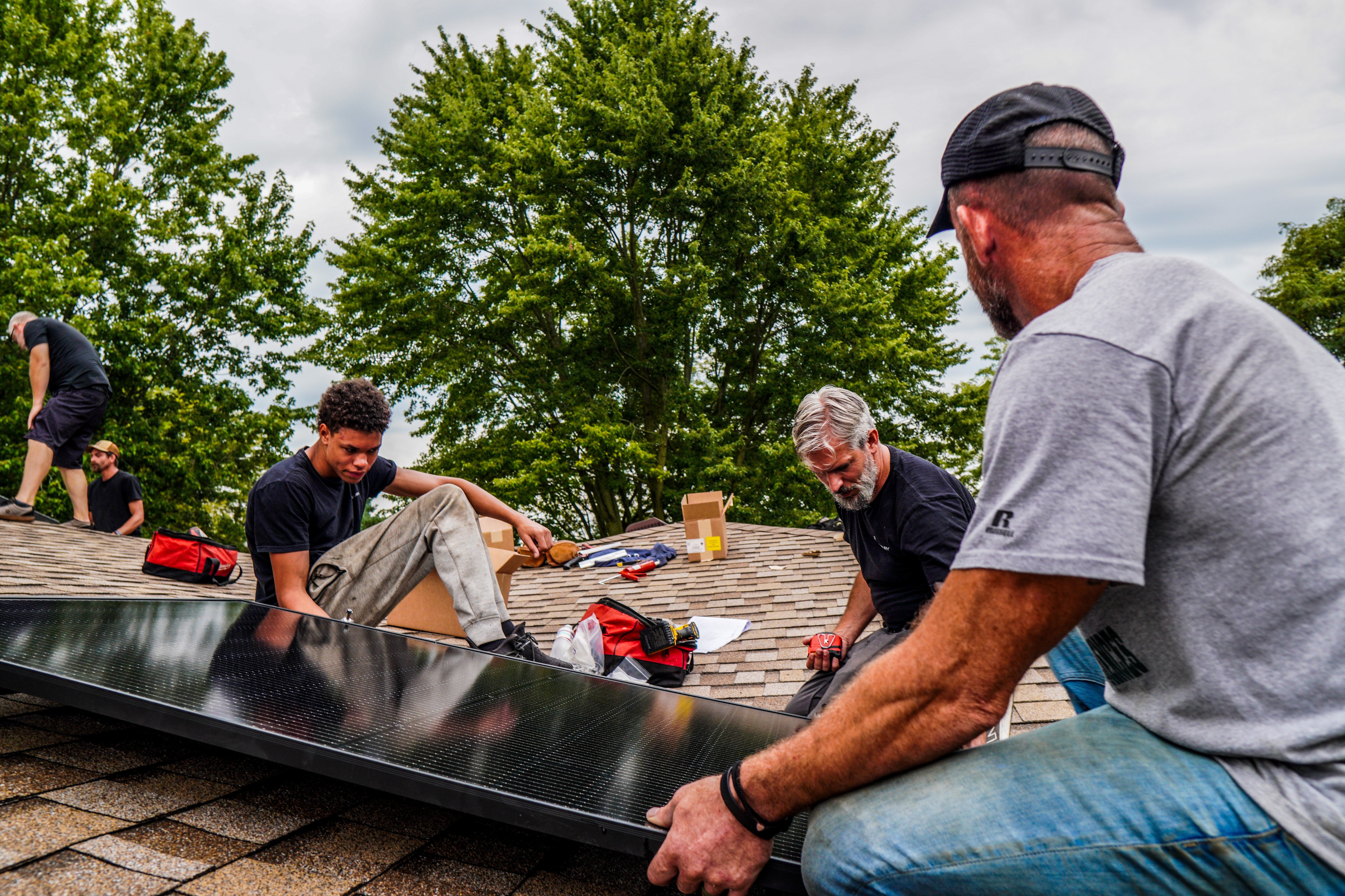 You Can Get a New Roof AND Solar Panels in Oakland County for Less Than Your Current Electric Bill. Here’s How.