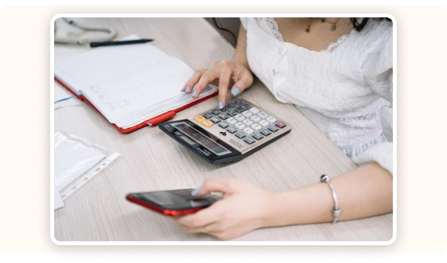 Entrepreneur managing eCommerce accounting