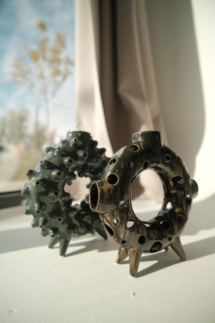 A scene of an oakwood fruit bowl on the table
