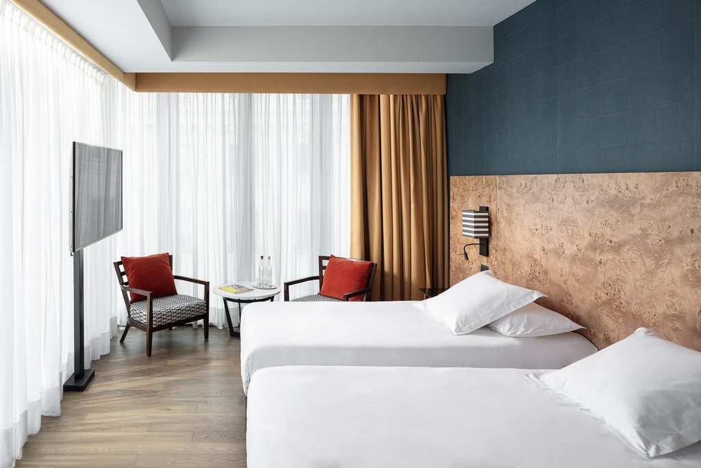 Debaines hotel room