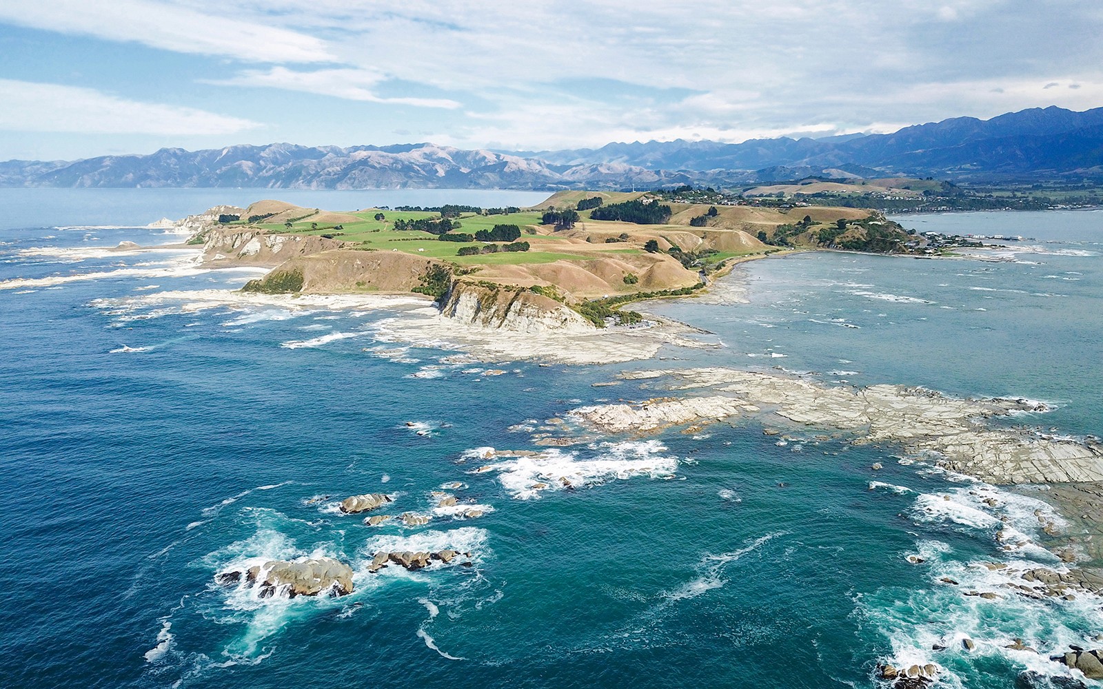 Luftaufnahme der Küste der Kaikoura-Halbinsel, Kaikoura, Neuseeland.