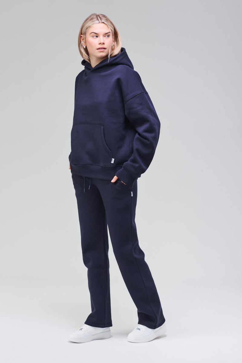 Side view, boxy fit silhouette