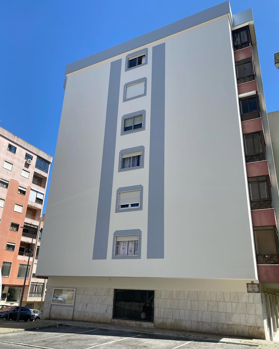 Pintura lateral de edifício em Odivelas pela Visual Up