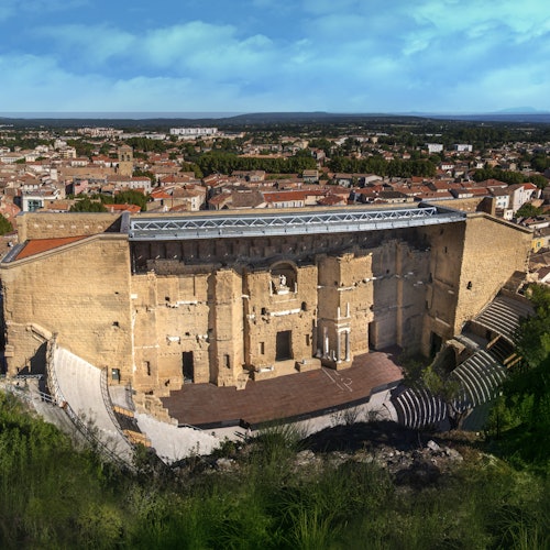 Sân khấu Tường