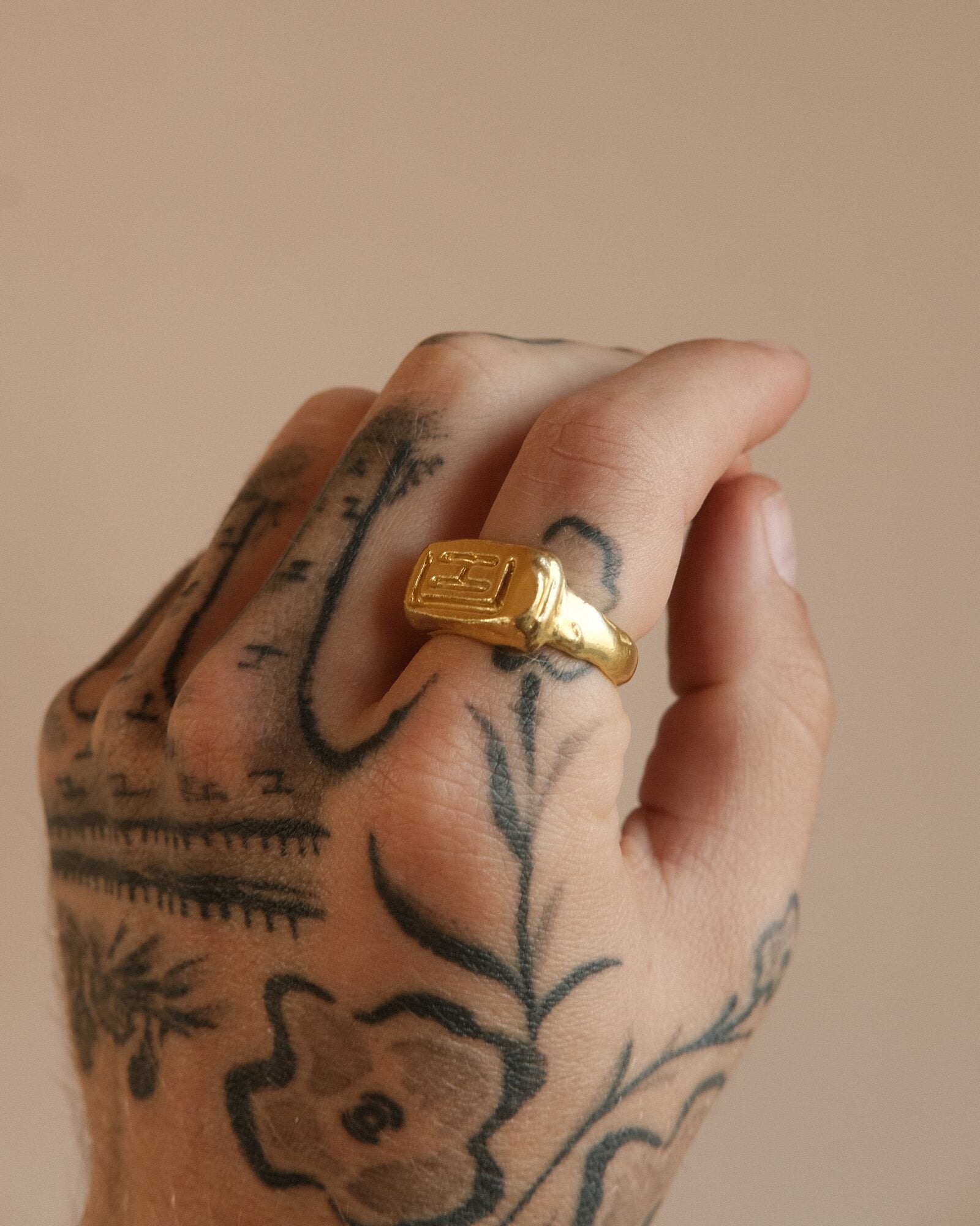 Torniak Ring Gold, worn