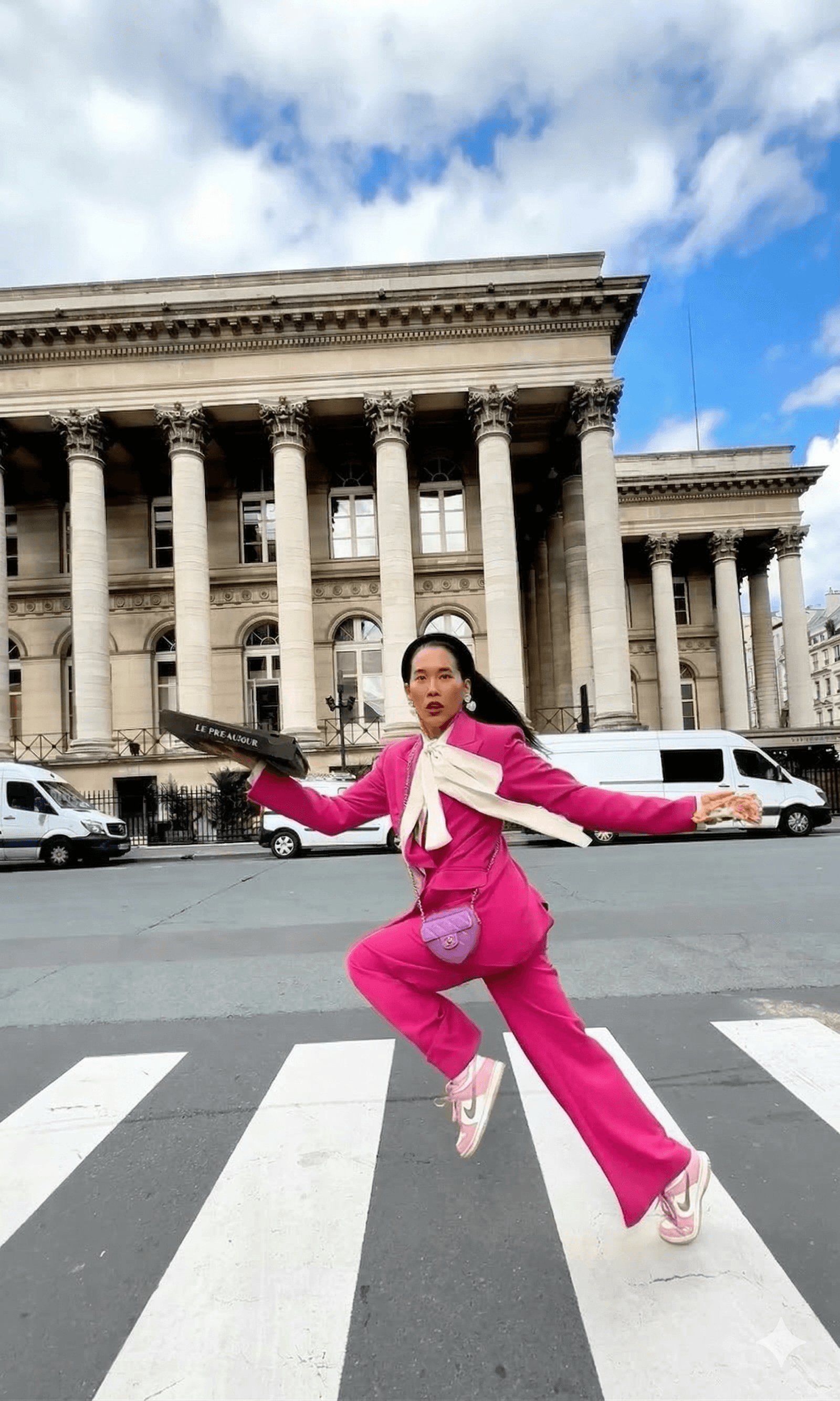 dressing leeloo qui saute dans la rue 