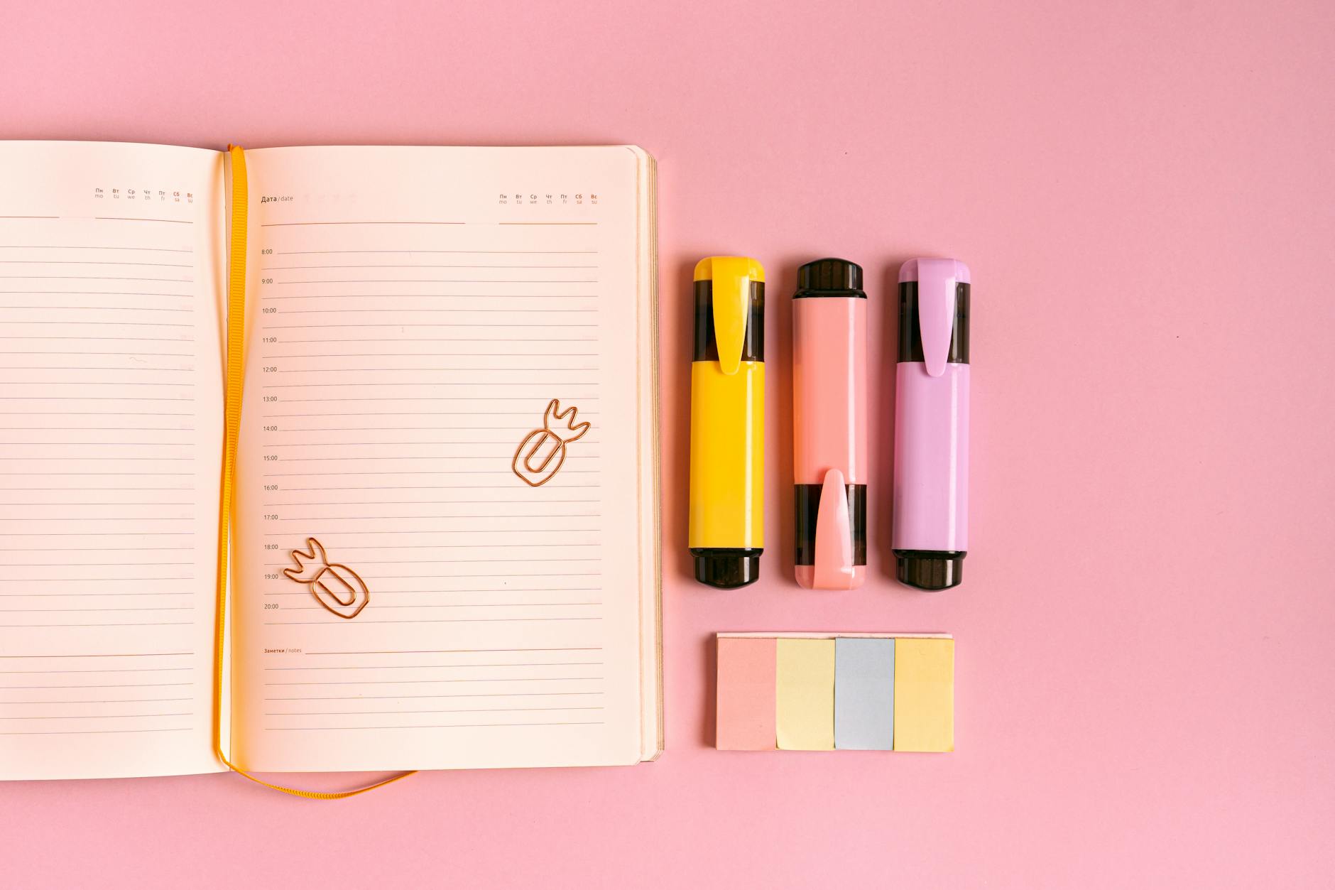 Close-up of a hand clicking a mouse to change floral themes and font styles on a customizable virtual dashboard.