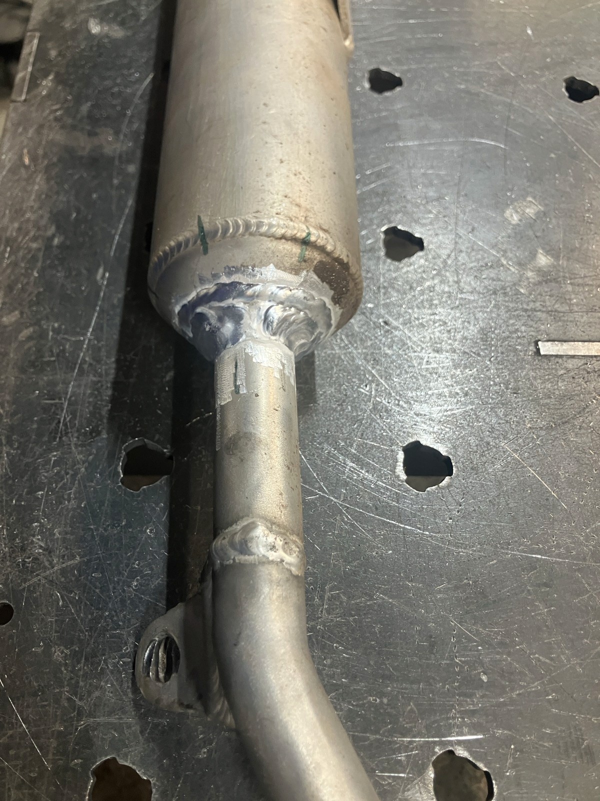 Oprava hliníkového výfuku na motorku