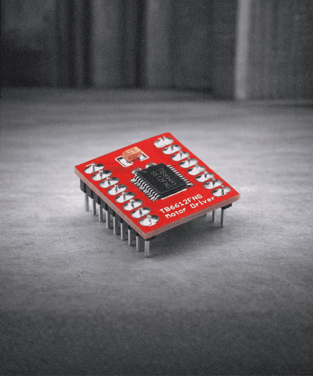 TB6612FNG dual-channel motor driver for Arduino line follower robot