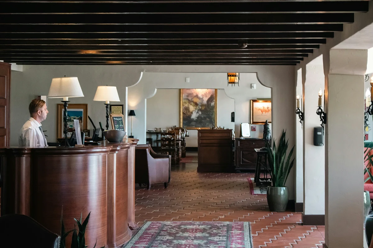 Adveni Hotel reception desk and lobby.