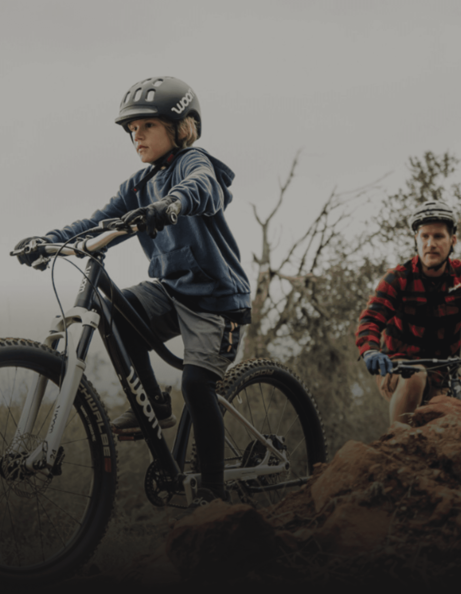 Father and young mountainbiker