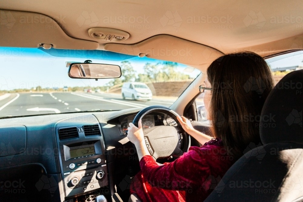 https://www.austockphoto.com.au/imgcache/uploads/photos/compressed/young-driver-driving-right-hand-drive-car-in-australia-austockphoto-000104322.JPG