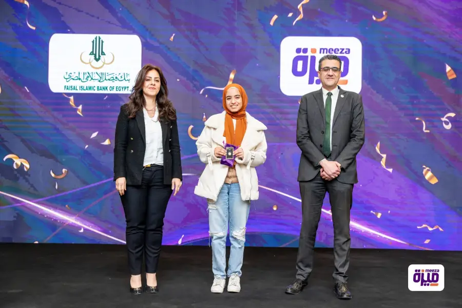 Prize recipient with Faisal Islamic Bank of Egypt and Meeza event branding