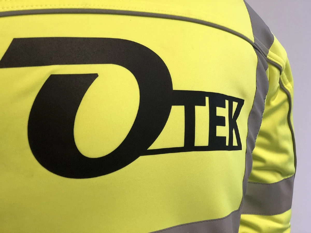 print otek logo på vest