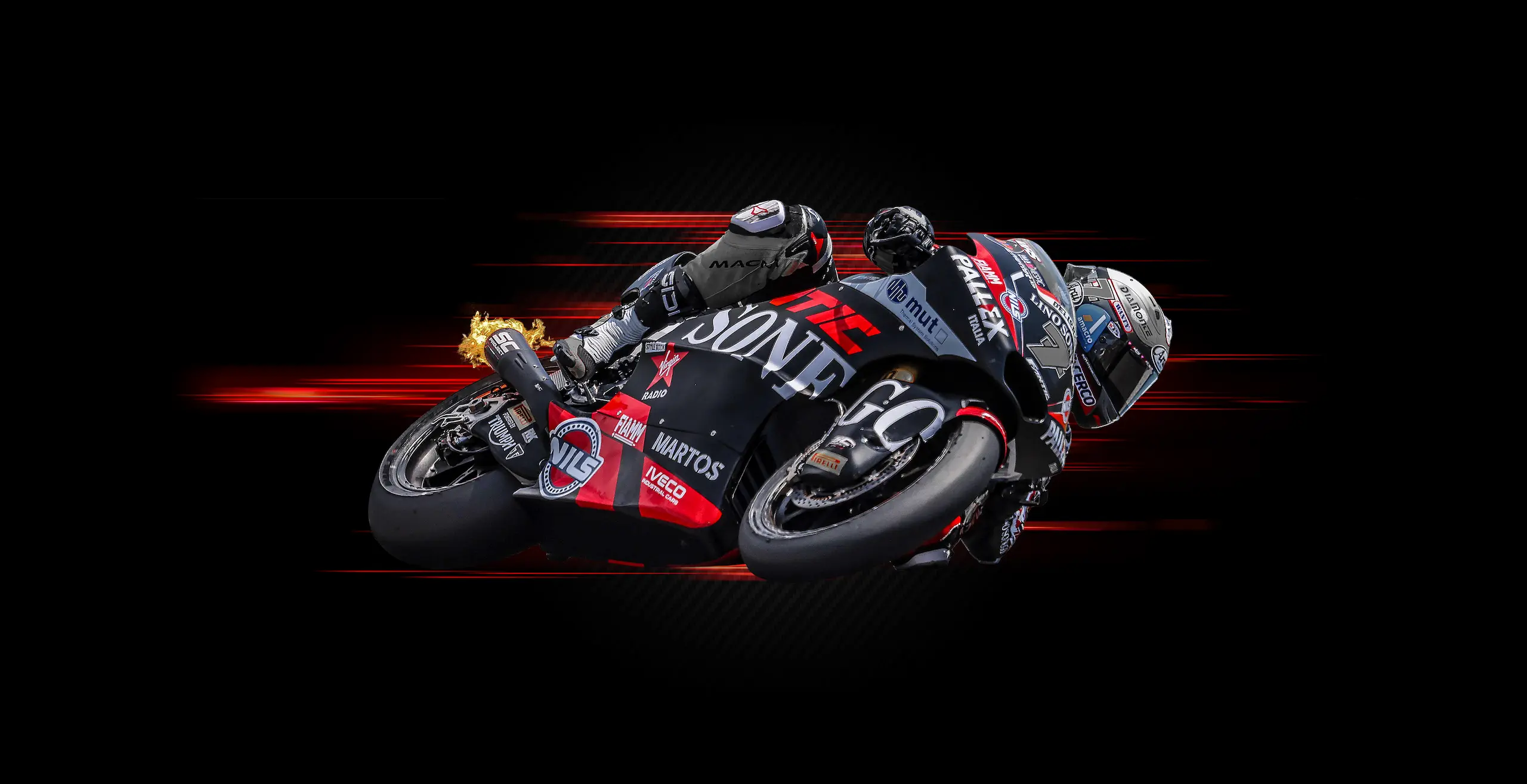 Moto da competizione in curva con lubrificanti NILS testati nei campionati mondiali SBK, MotoGP e MotoE