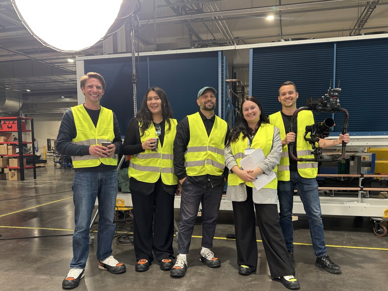 Aufnahme des Produktions-Teams während der Videoproduktion bei Refra.