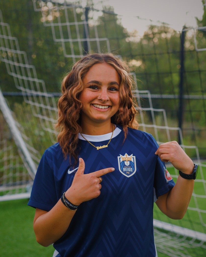 ball,-soccer-player,-goal,-soccer,-football,-sport,-team,-uniform,-fun,-game,-pl - tistou_malta (pixabay)