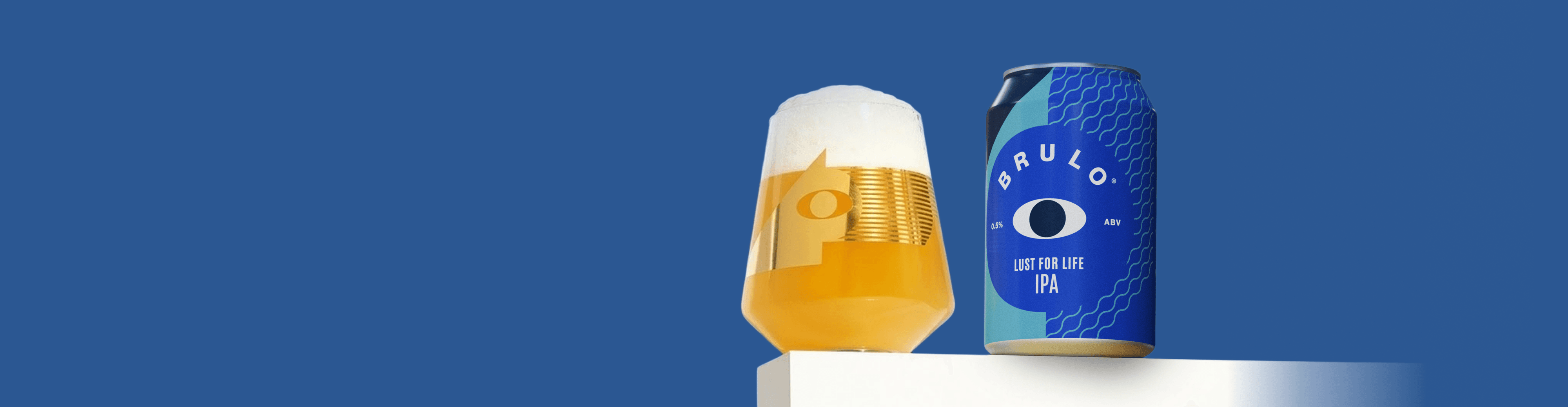 BRULOの缶とグラスに注がれたビールの写真