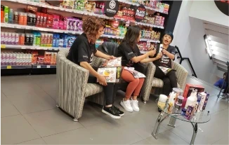 Cláudia Matta sendo entrevistada