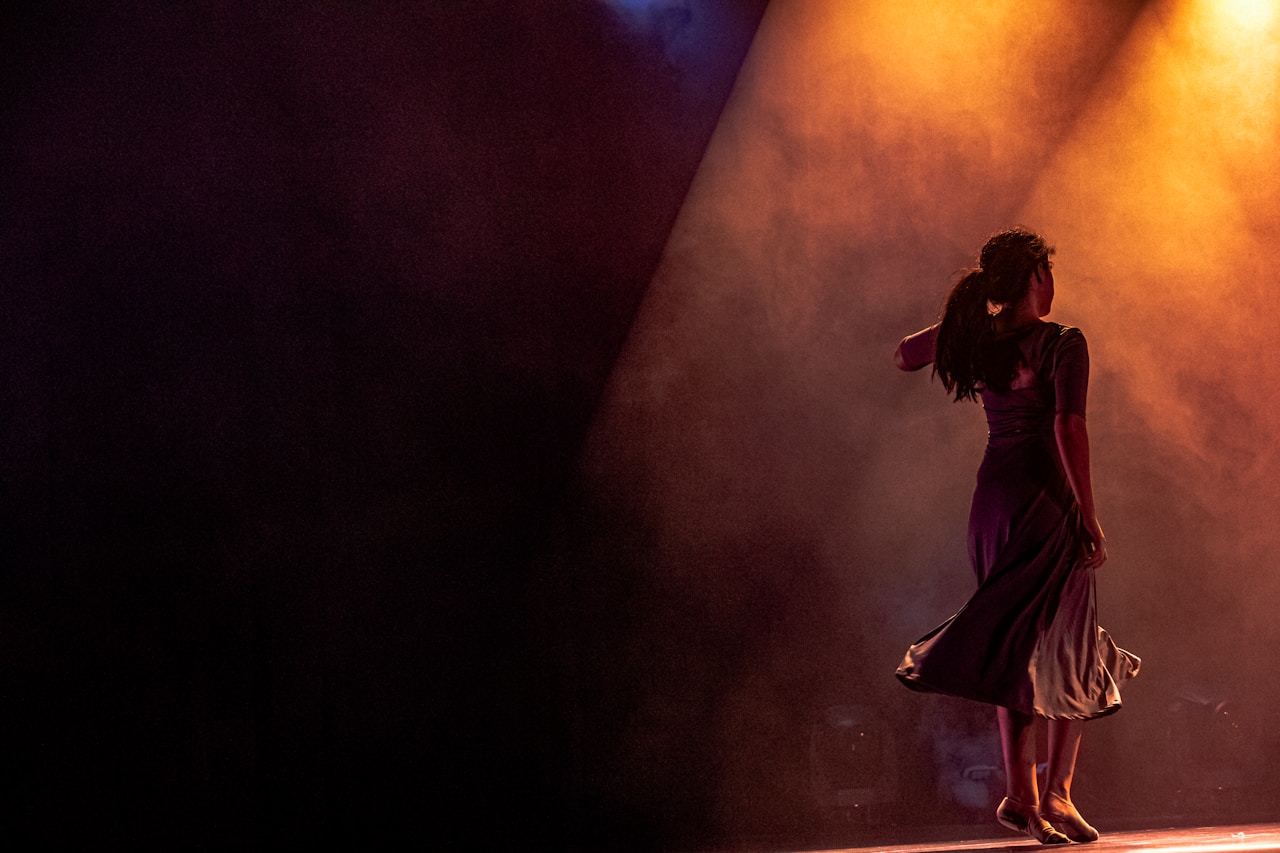Cours de danse caribéenne en lumière chaude