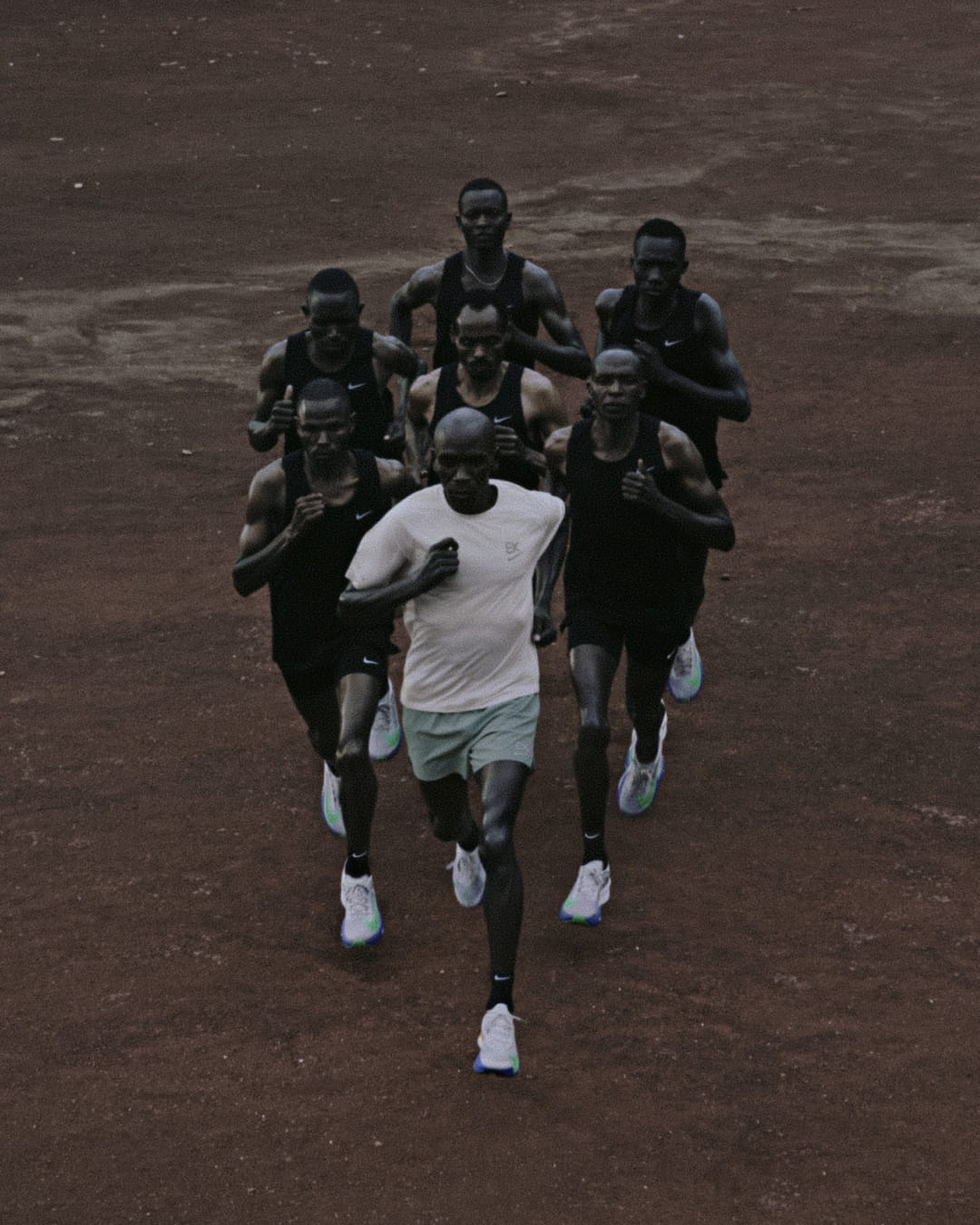 groupe de personnes qui courent
