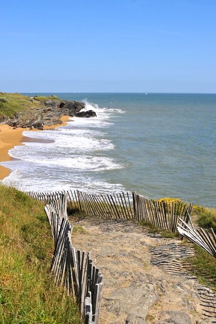 photo d'une plage de la région