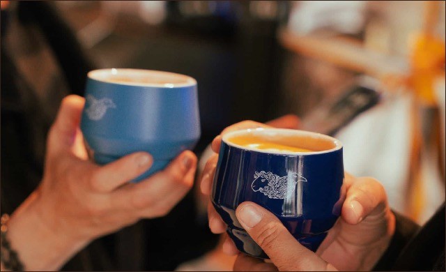 Kawa w kawiarni Sheep & Raven nieopodal hotelu w Villa Stara Apteka