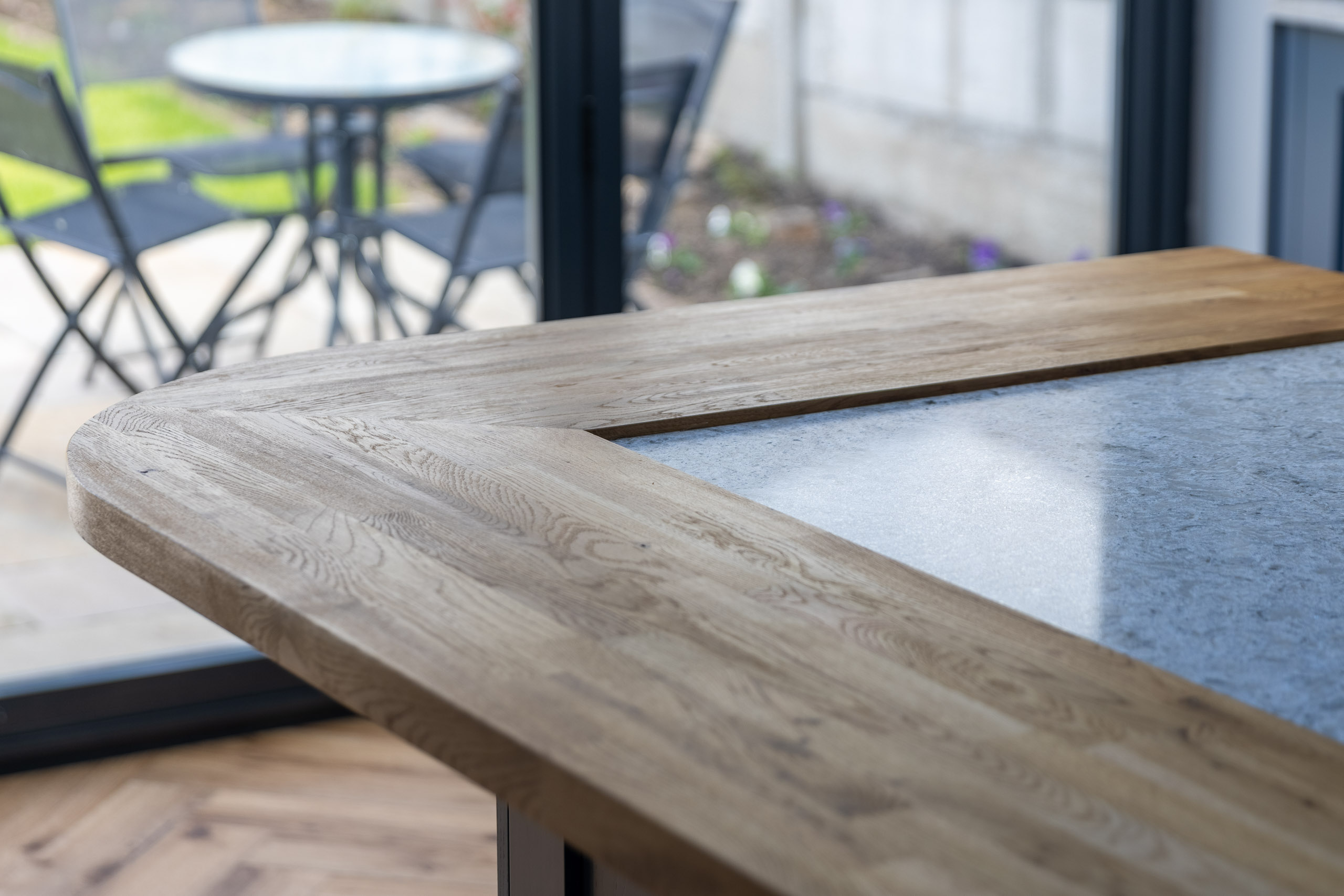 oak breakfast bar with quartz island worktop