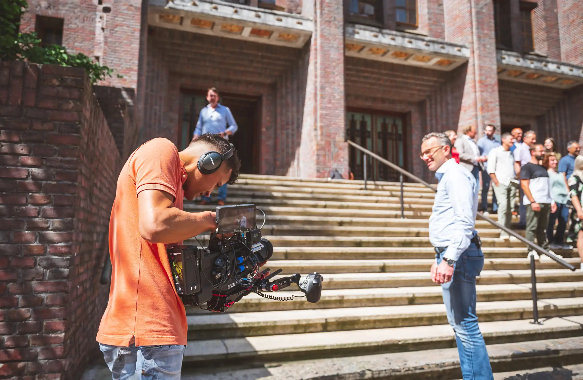 Cameraman van Indall op locatie