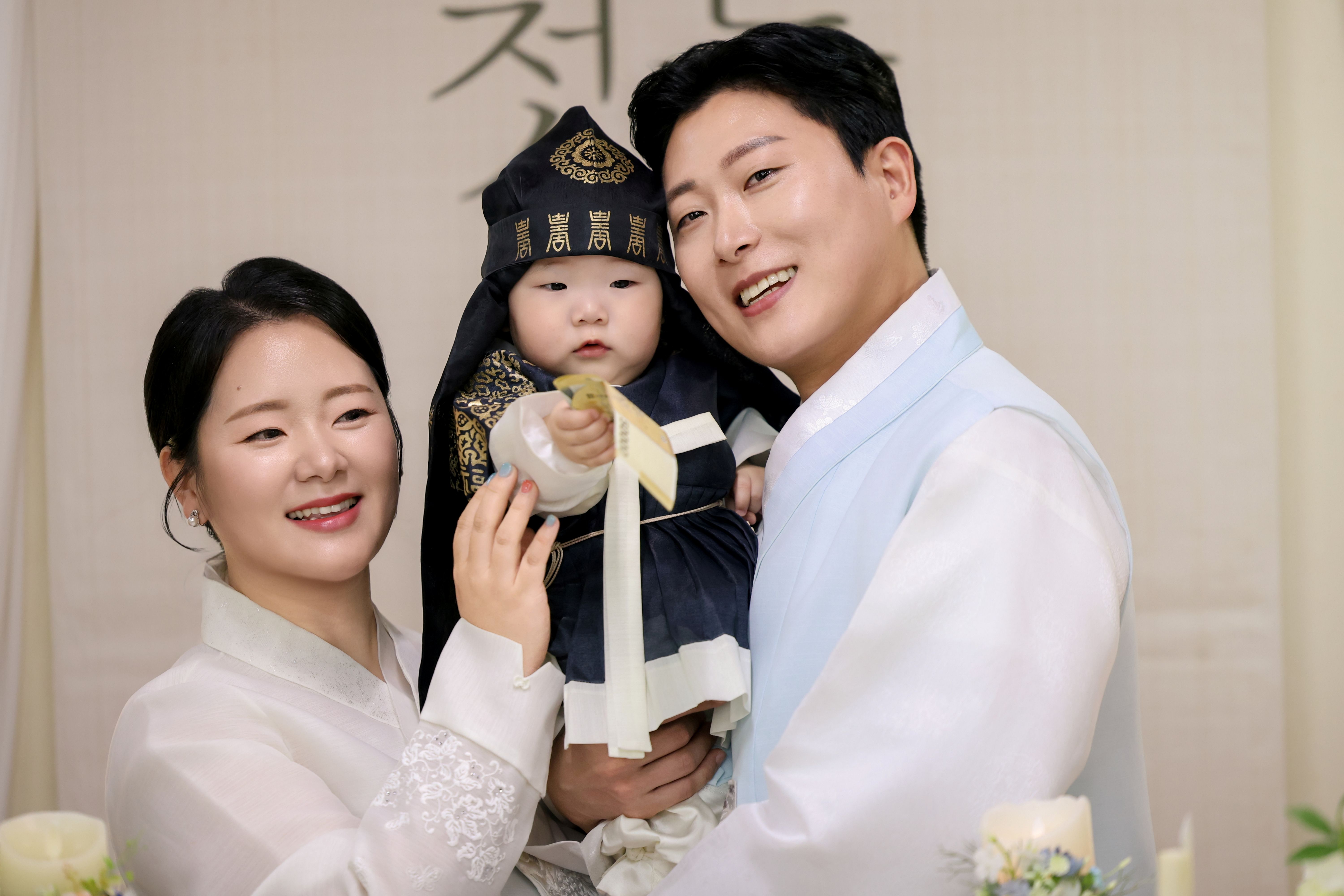 안동 구름에 돌잔치 스냅 촬영 후기 | 위시즈스냅이 담아낸 한옥의 고즈넉한 첫 생일