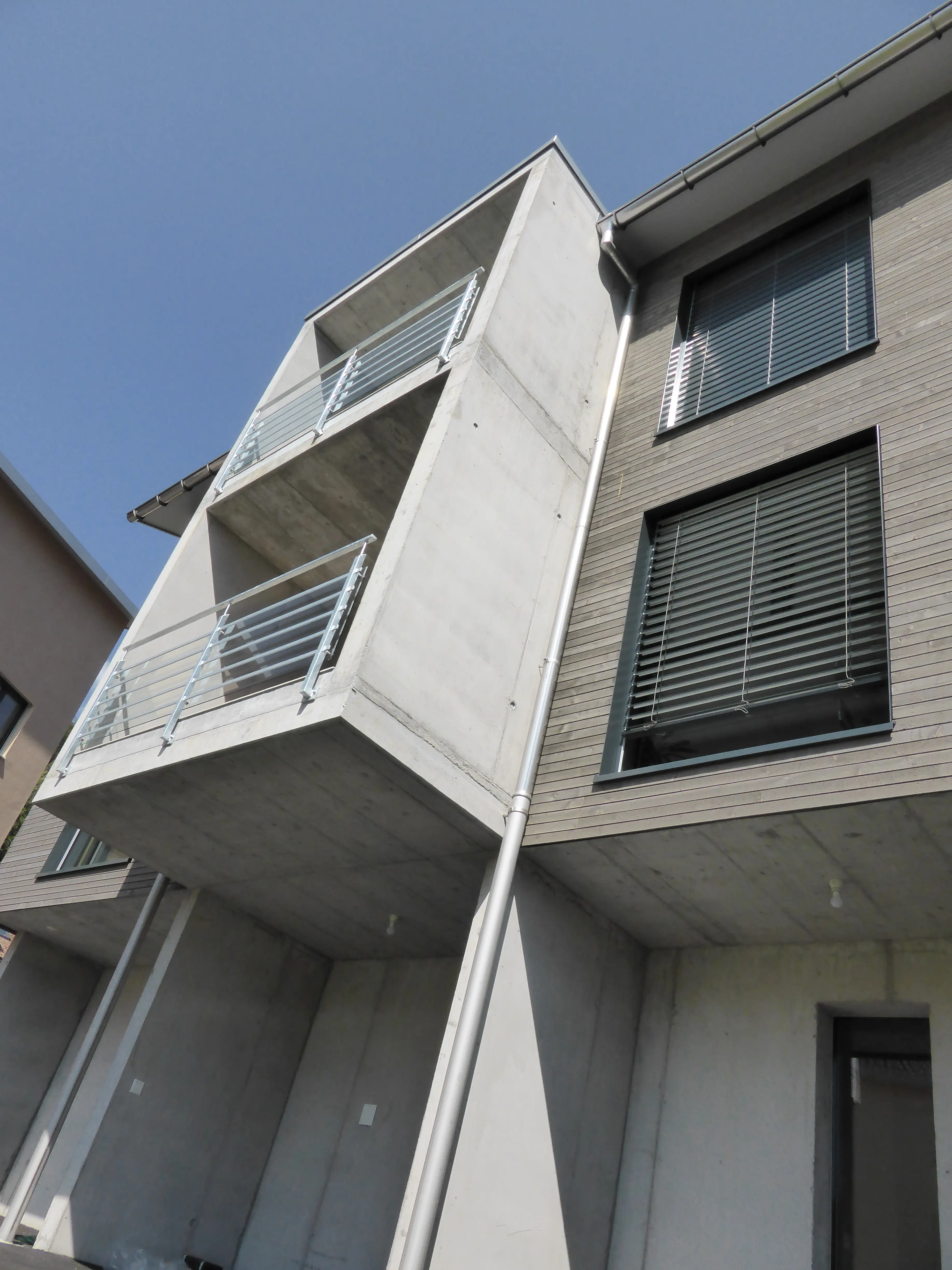 Balkon Neubau Büro-Wohngebäude Grüsch - Niggli Architektur Grüsch