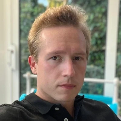 Gilles Couvreur Headshot