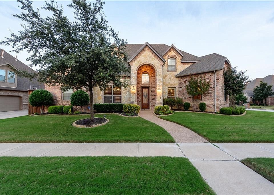 House with a new roof with the help of the best north richland hills roofing contractor