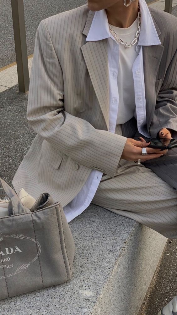 Celebrity arrival scene