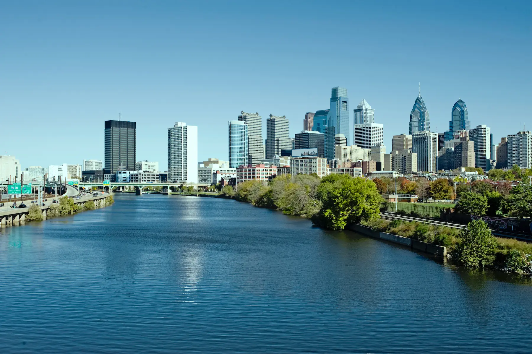 Philadelphia city skyline, representing GIA Group, LLC’s commercial truck insurance services and regional presence