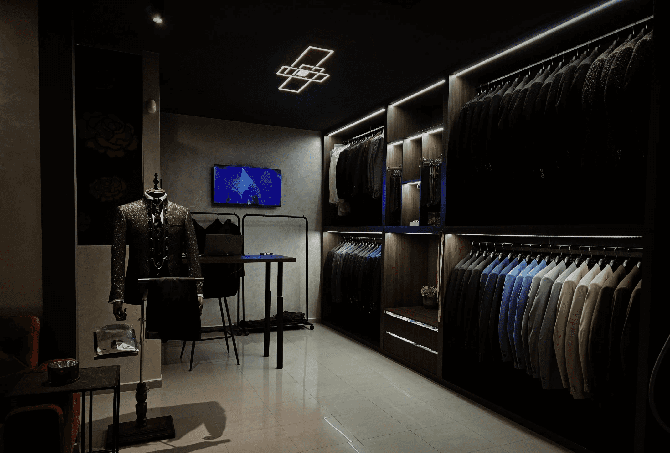Interior photo of Mr. Lincoln showroom