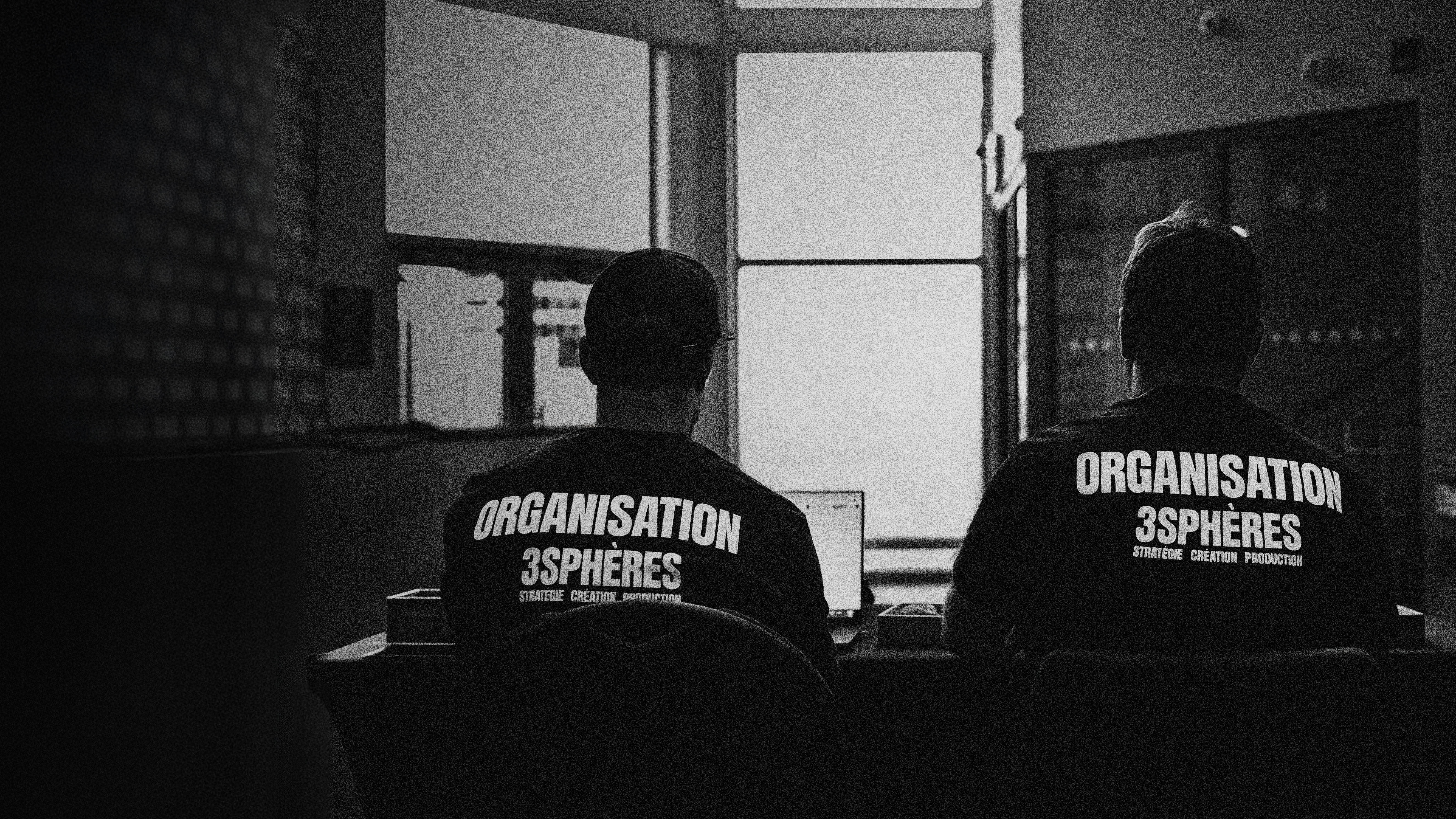 Light orange and purple 3d spheres